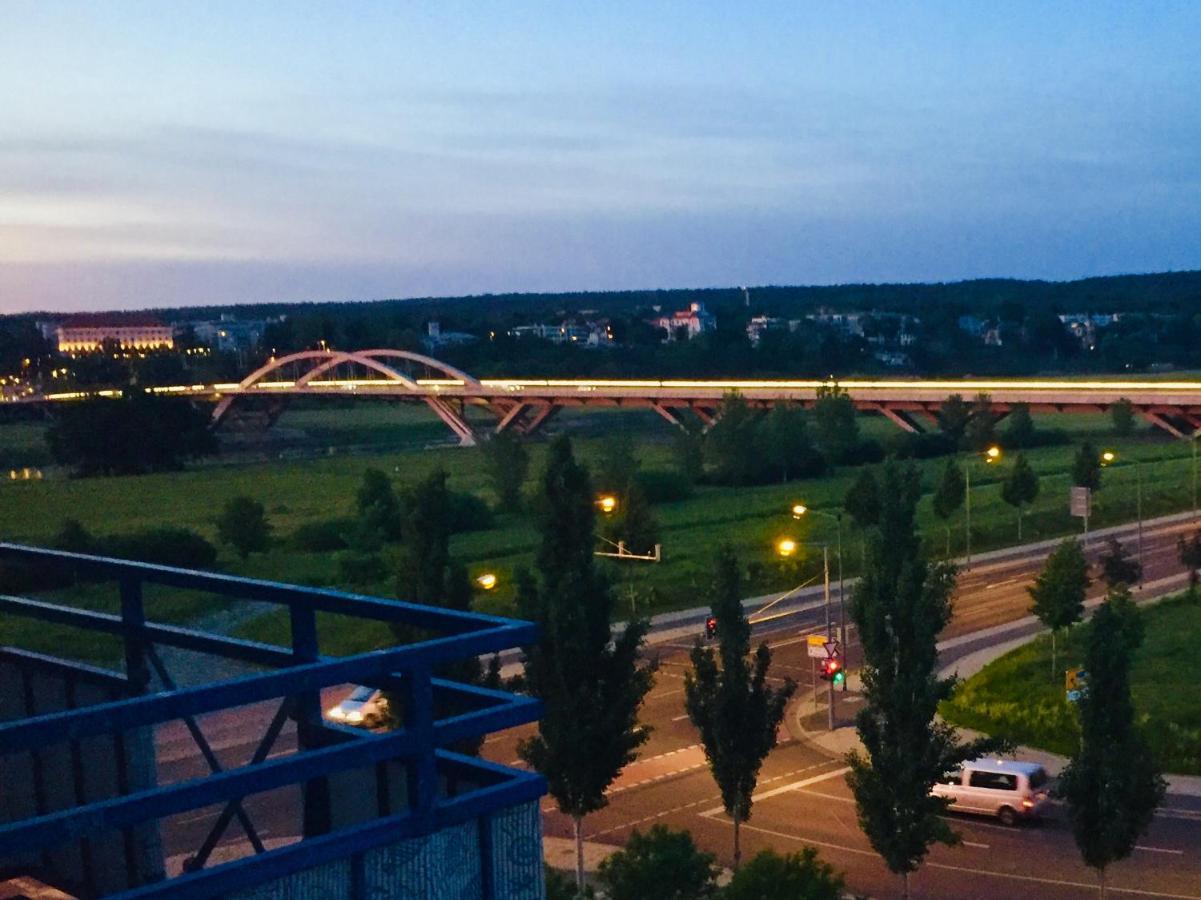 Panoramablick Auf Elbe Und Schloesser Dresden Exterior photo